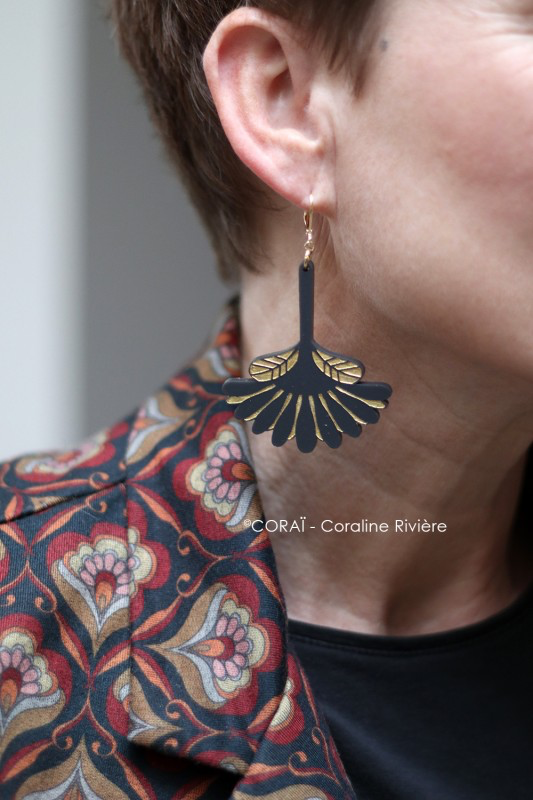 Grandes boucles d'oreilles fleur rétro noir et or