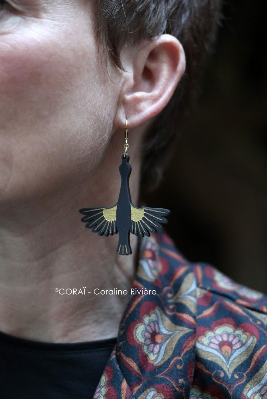 Grandes boucles d'oreilles oiseau noir et doré