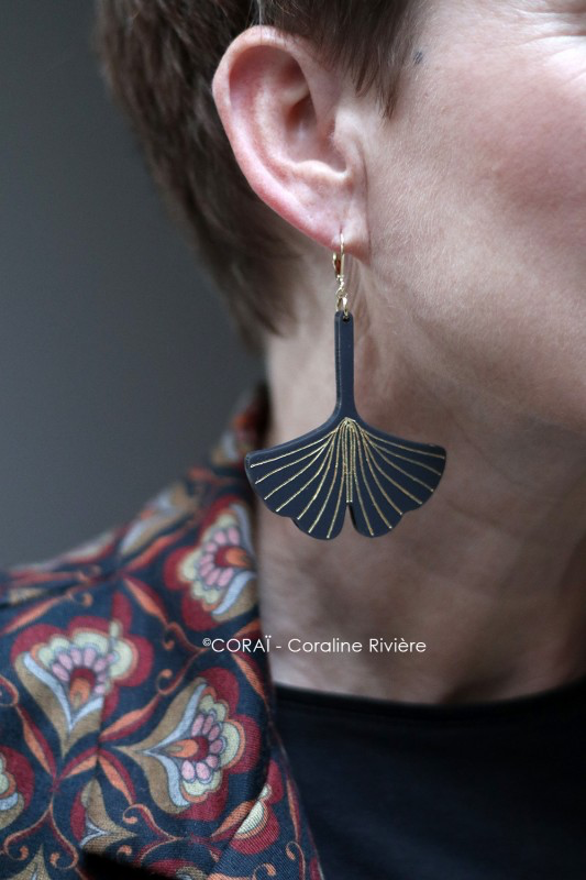 Grandes boucles d'oreilles feuille de gingko noir et doré