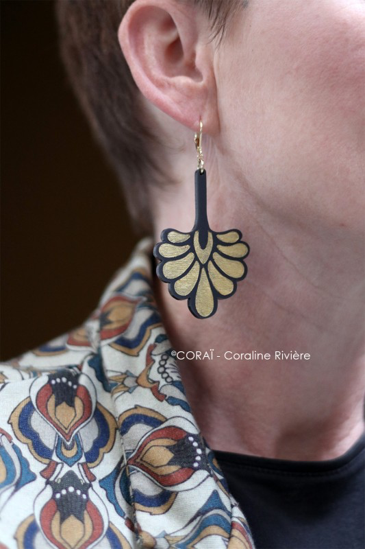 Grandes boucles d'oreilles de créateur vintage noir et doré