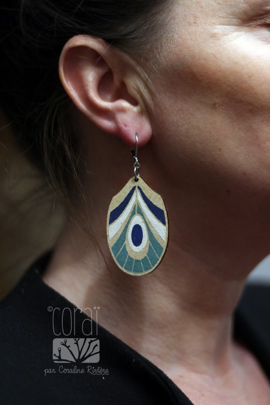 Grandes boucles d'oreilles plume de paon stylisée